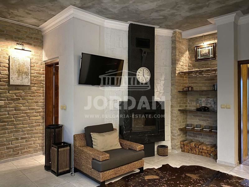 Луксозна къща в Ален Мак, гр. Варна, басейн, паркоместа, три спални - 0