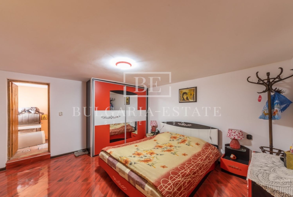 House with a yard of 600 sq.m and two residential levels 300 m from the main road in Trakata - 0