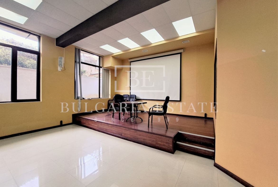 Office in residential building - 137sq.m, Kabacum - 0