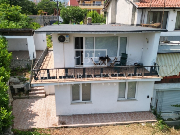 Двуетажна къща в Св. Св. Константин и Елена - 0