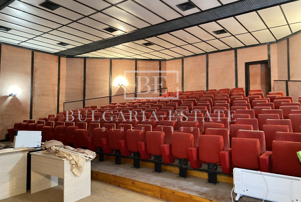 Leerstehende Bürofläche in einem Bürogebäude inklusive aller monatlichen Kosten, FERNSEHEN, INTERNET, CAFE UND WASSER, TOP-LAGE - 0