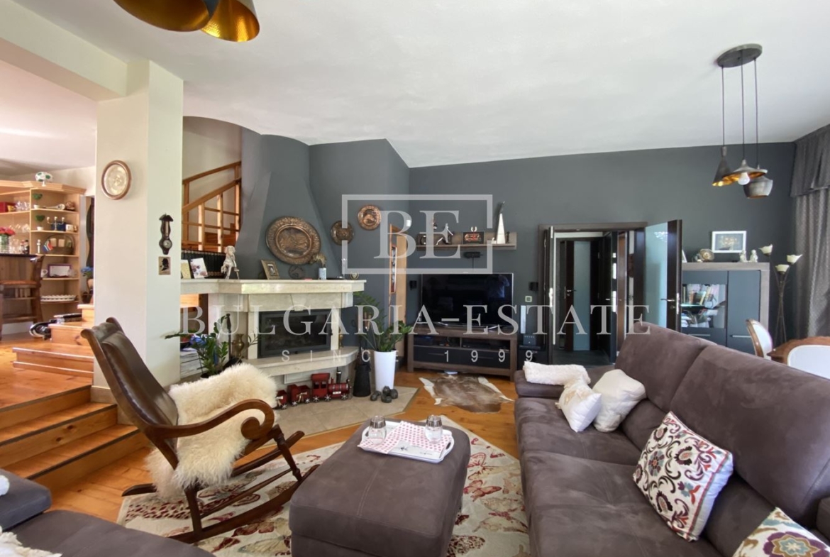 Роскошный дом с двором в деревне Рогачево - всего в 10 минутах от пляжей Албены! - 0