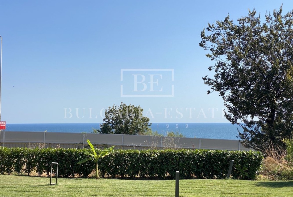 Уникальная трехкомнатная квартира "PURITY" с двориком, вид на море, ул. Николая, г. Варна - 0