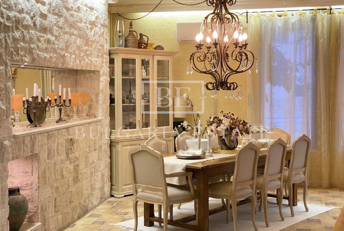 Элитный дом с бассейном, сауной, рядом с пляжем Кабакум, город. 515 кв. м. Площадь этажа, 4 спальни - 0