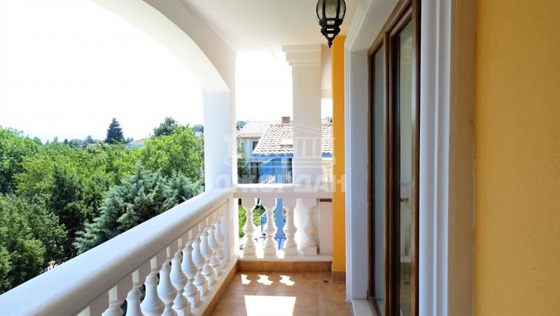 Haus auf 4 Etagen mit Panoramablick, 1250m2 m2, 600m2 Hof, Trakata - 0