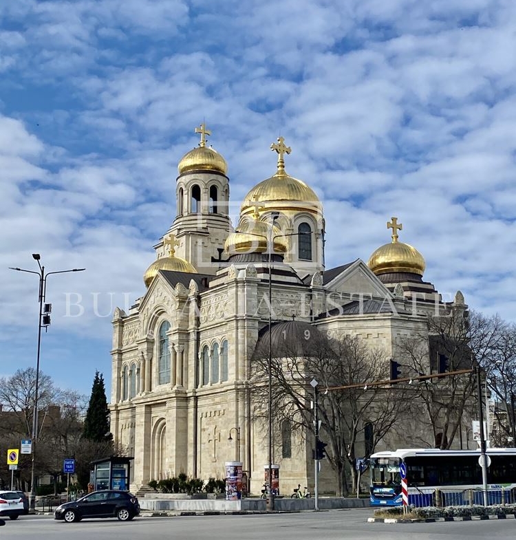 Офис под наем - бул. Мария Луиза 9 - самостоятелен етаж във бизнес център - 0