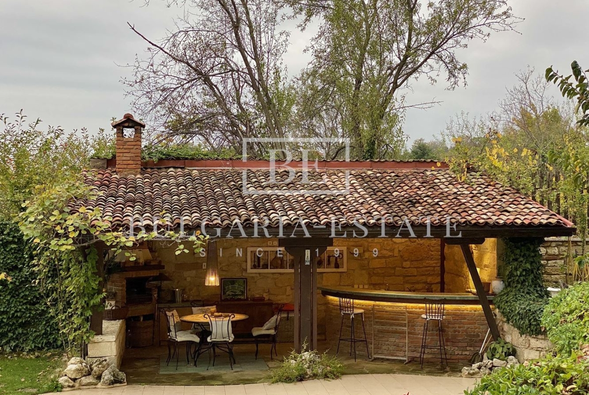 Элитный дом с бассейном, сауной, рядом с пляжем Кабакум, город. 515 кв. м. Площадь этажа, 4 спальни - 0