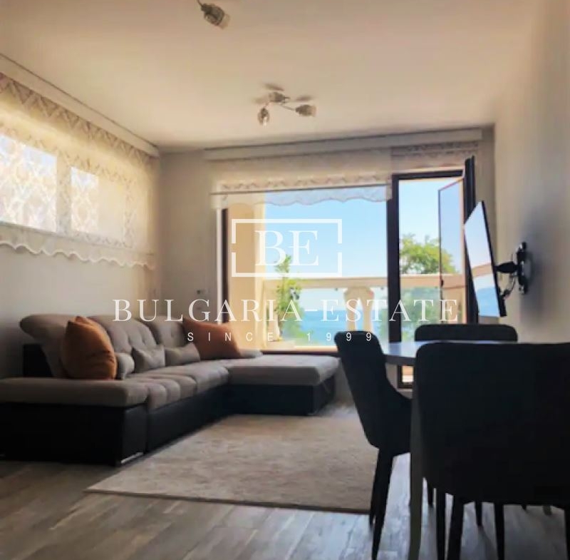 Тристаен на брега на морето - Ален мак - 0