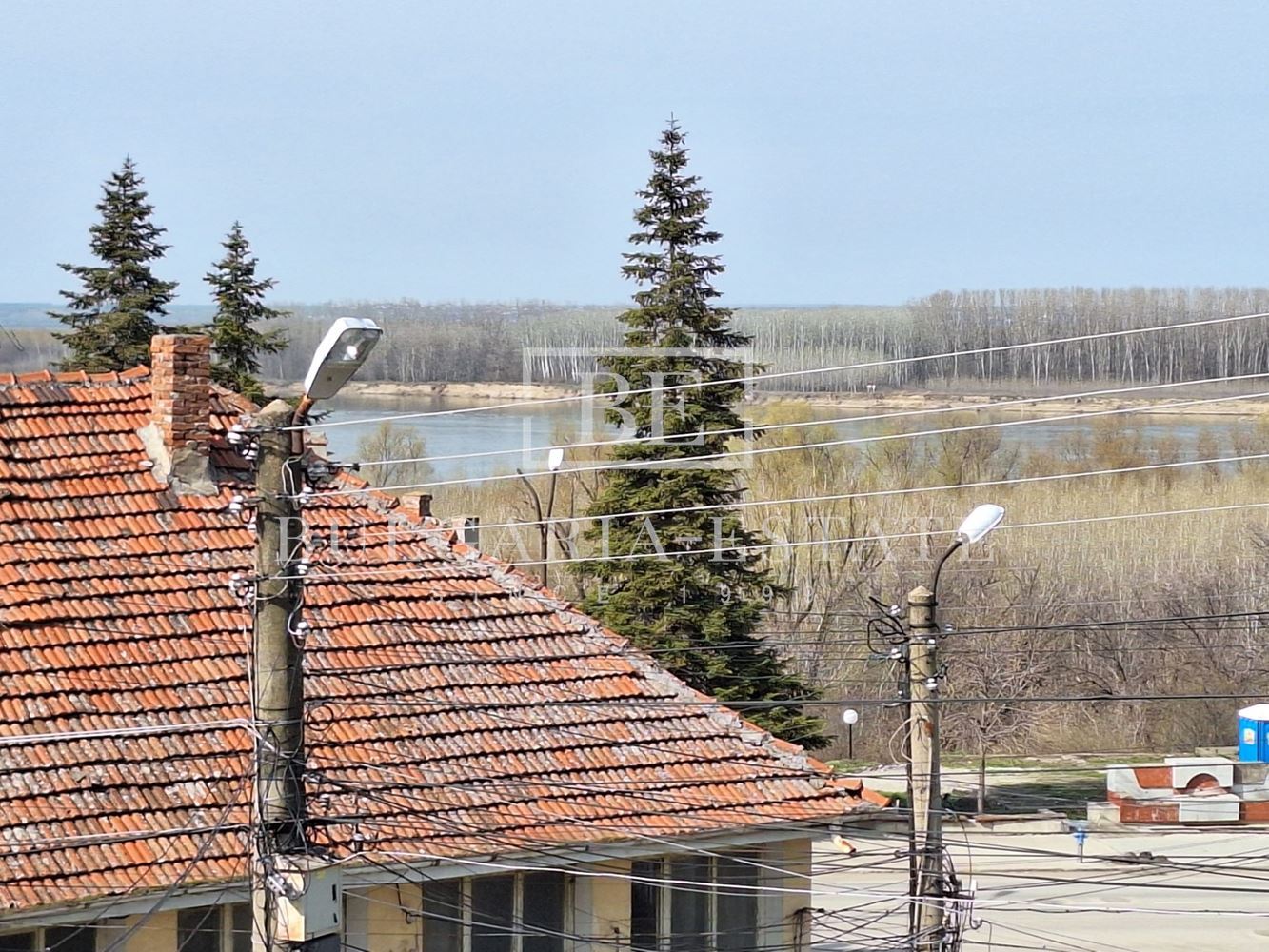 Отремонтированный дом с двором и флигелем в г. Тутракан - отличное расположение! Отремонтированный дом с двором и флигелем в городе. 0