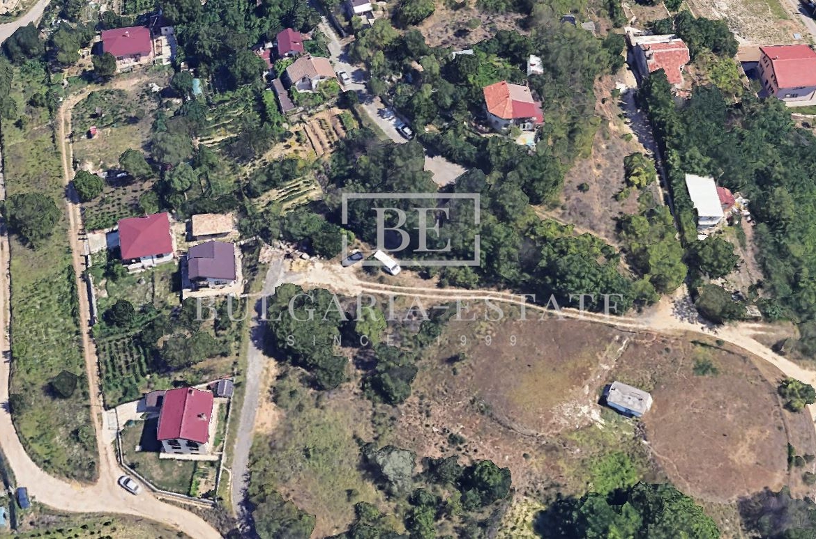 Property with excellent access and infrastructure in Mentesheto - 0