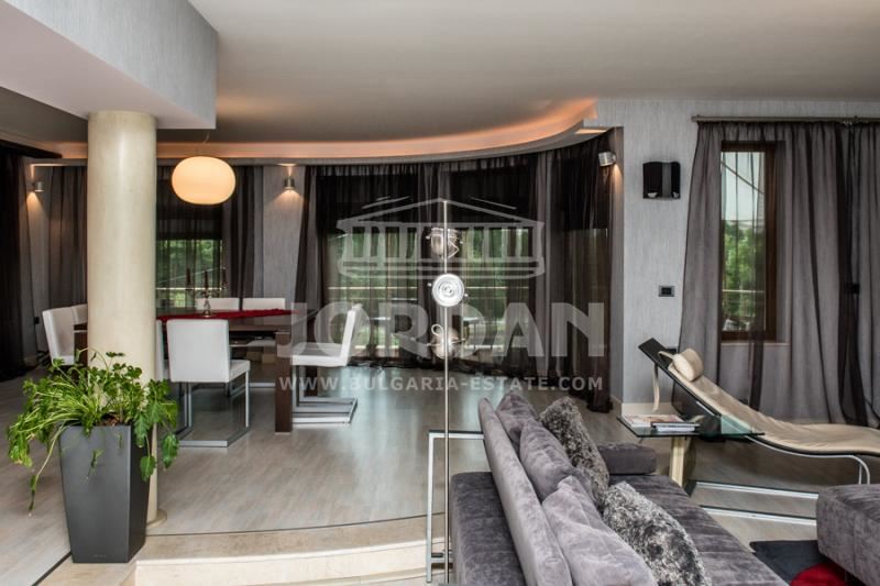 Дом для продажи гр. Варна. Св. Константин и Елена 525 м², 6 спален - 0