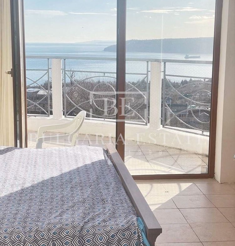 Къща в кв. Бриз, 240 кв.м. РЗП, гледка море - 0