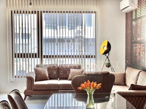 Роскошная трехкомнатная квартира в самом центре Варны - 0