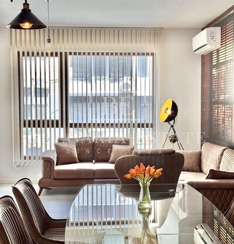 Роскошная трехкомнатная квартира в самом центре Варны - 0