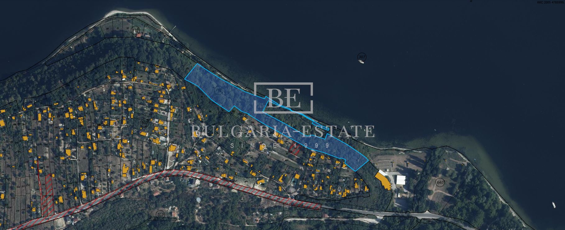 Продается земельный участок площадью 18 512 кв.м. со статусом лесной собственности - рядом с главной дорогой и озером - 0