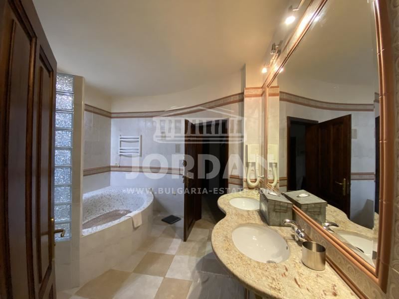 Луксозна къща в Ален Мак, гр. Варна, басейн, паркоместа, три спални - 0