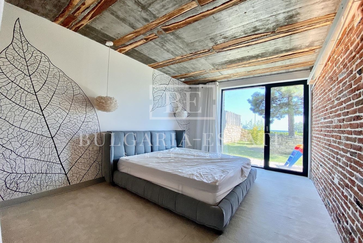 Уникальная трехкомнатная квартира "PURITY" с двориком, вид на море, ул. Николая, г. Варна - 0