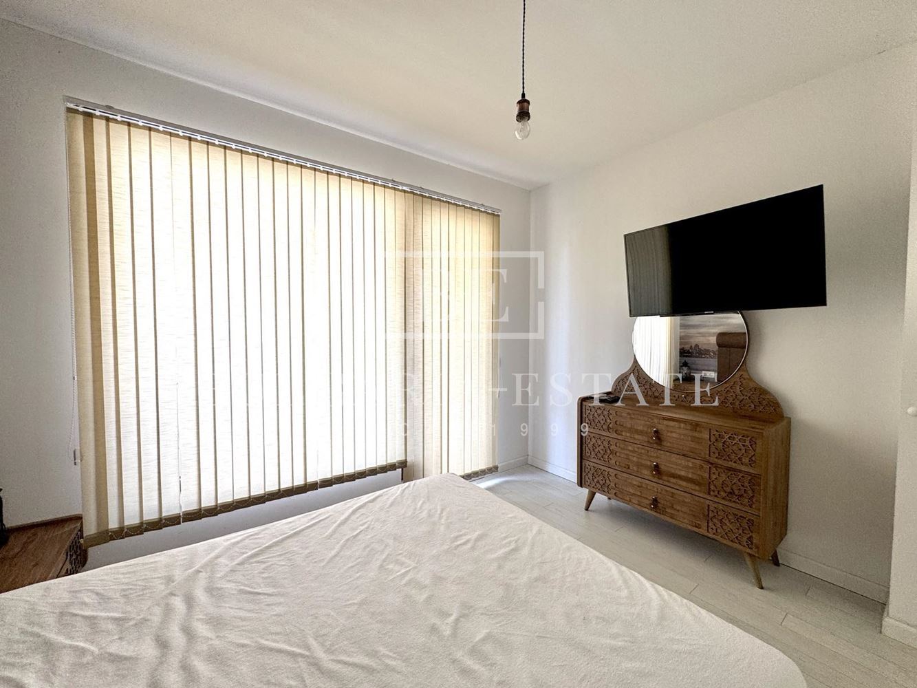 Роскошная трехкомнатная квартира в самом центре Варны - 0