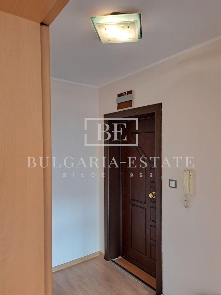 Просторен и стилен тристаен апартамент до Спортна зала - 0