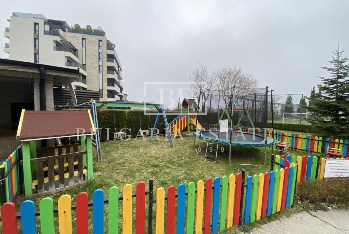 Луксозен двустаен апартамент, затворен комплекс м-т Евксиноград, гр. Варна, включена такса поддръжка - 0