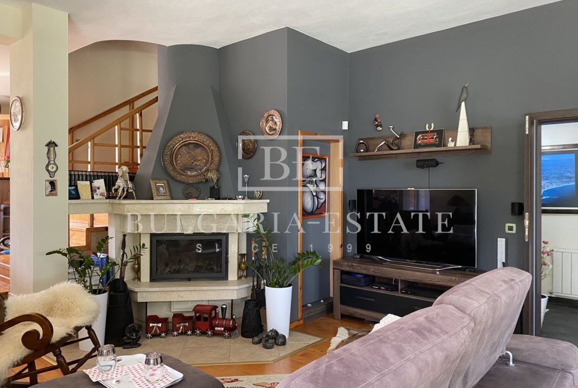 Роскошный дом с двором в деревне Рогачево - всего в 10 минутах от пляжей Албены! - 0