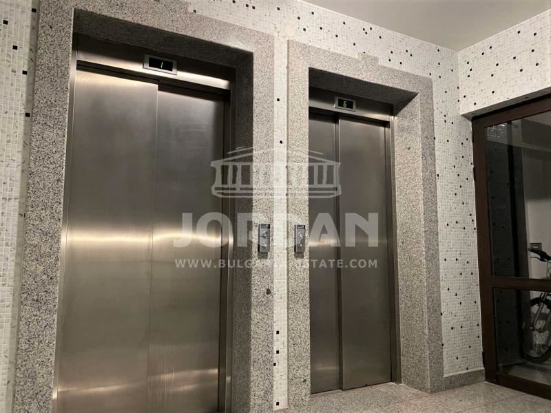 Под наем 4-стаен - Идеален Център 120m² - 0