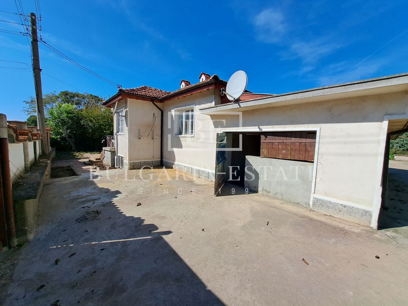 House in the village of Chernevo - 1100 sq.m. yard / 30 km from Varna - 0
