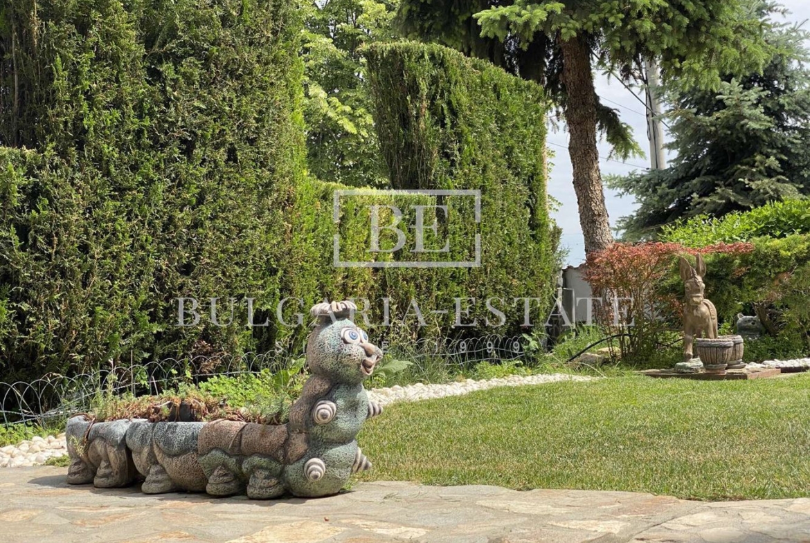 Роскошный дом с двором в деревне Рогачево - всего в 10 минутах от пляжей Албены! - 0