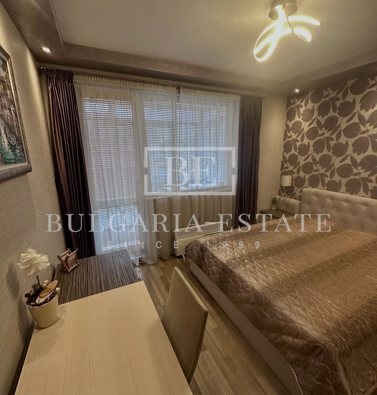 Просторен тристаен апартамент в нова сграда – стил, уют и пълно оборудване в комуникативен район - 0