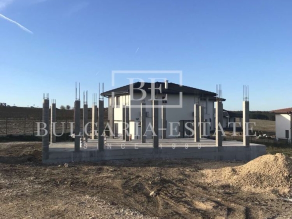 House with modern architecture 15 minutes from the city - 0