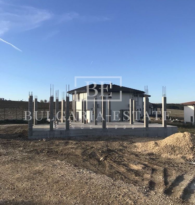 Къща със съвременна архитектура на 15 минути от града - 0