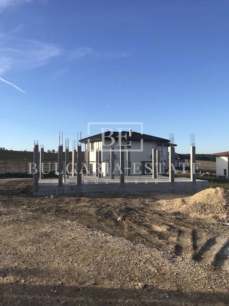 Къща със съвременна архитектура на 15 минути от града - 0