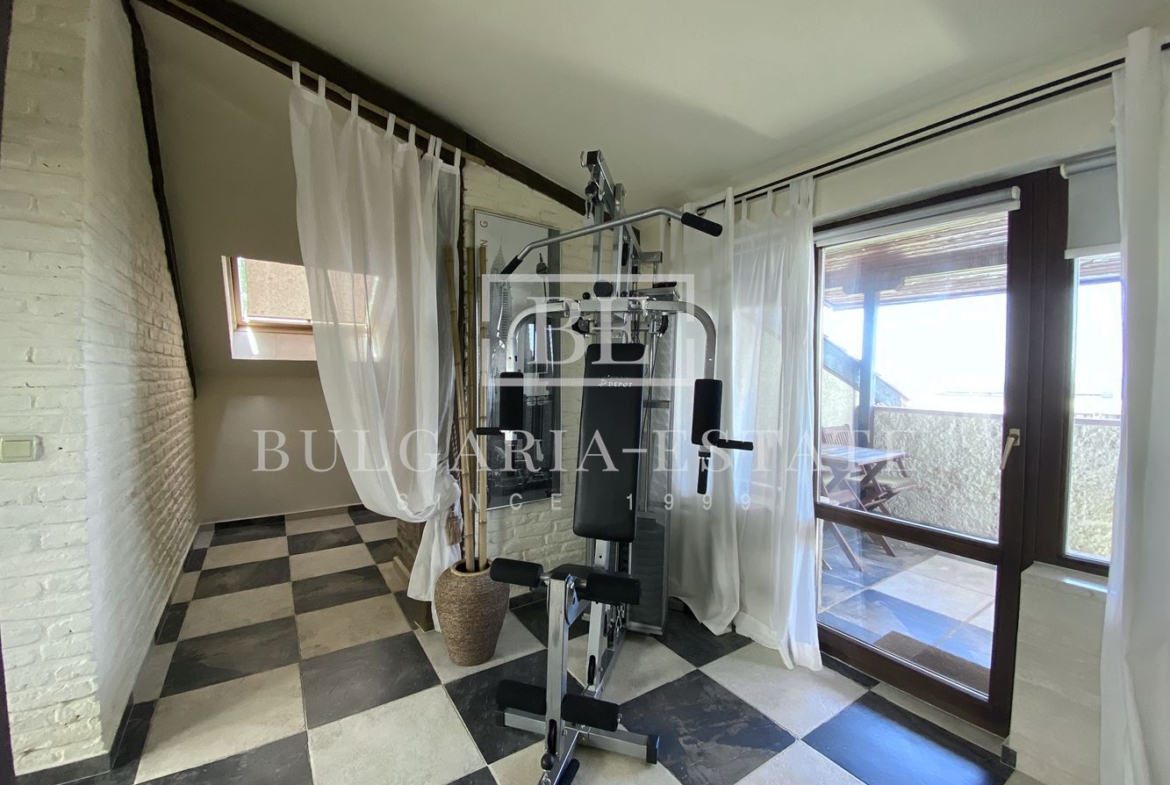 Элитный дом с бассейном, сауной, рядом с пляжем Кабакум, город. 515 кв. м. Площадь этажа, 4 спальни - 0