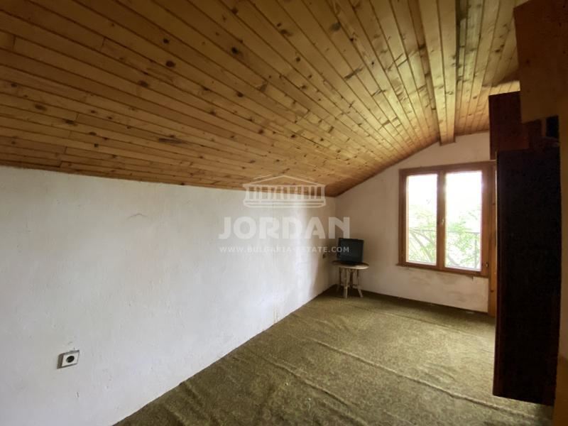 Къща в Зеленика, 693 кв парцел, 50 кв. къща озаконена - 0