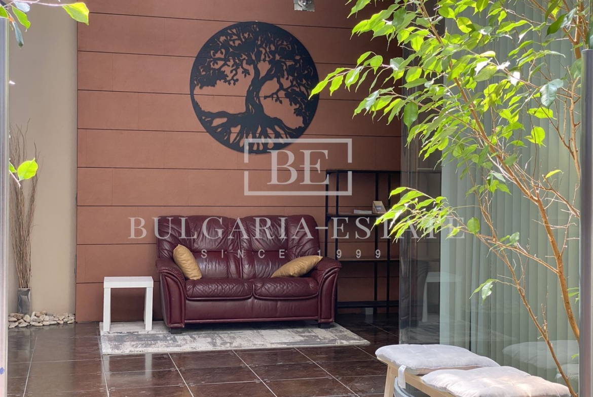 Leerstehende Bürofläche in einem Bürogebäude inklusive aller monatlichen Kosten, FERNSEHEN, INTERNET, CAFE UND WASSER, TOP-LAGE - 0