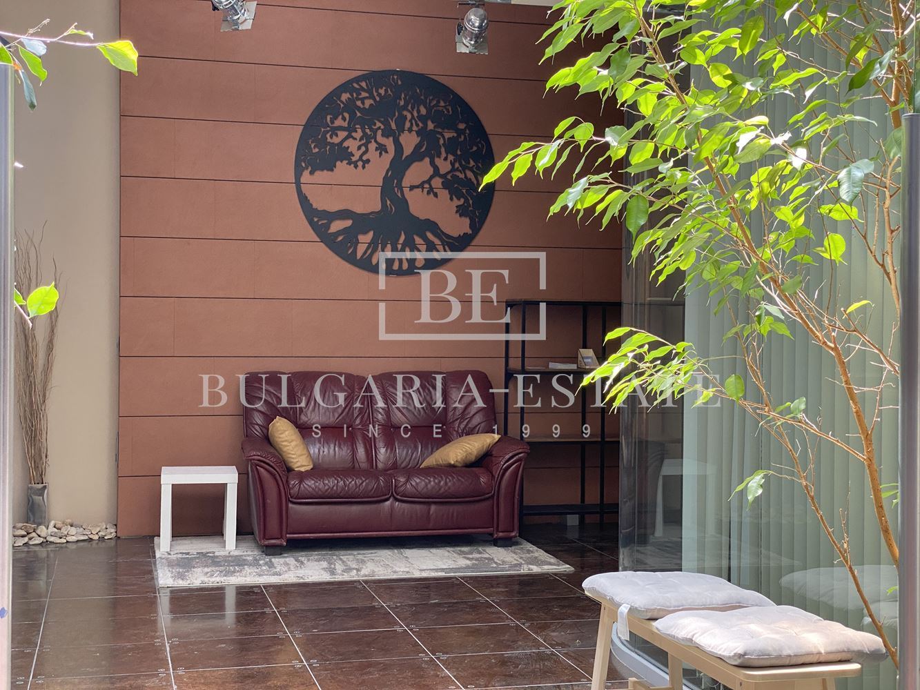 Leerstehende Bürofläche in einem Bürogebäude inklusive aller monatlichen Kosten, FERNSEHEN, INTERNET, CAFE UND WASSER, TOP-LAGE - 0