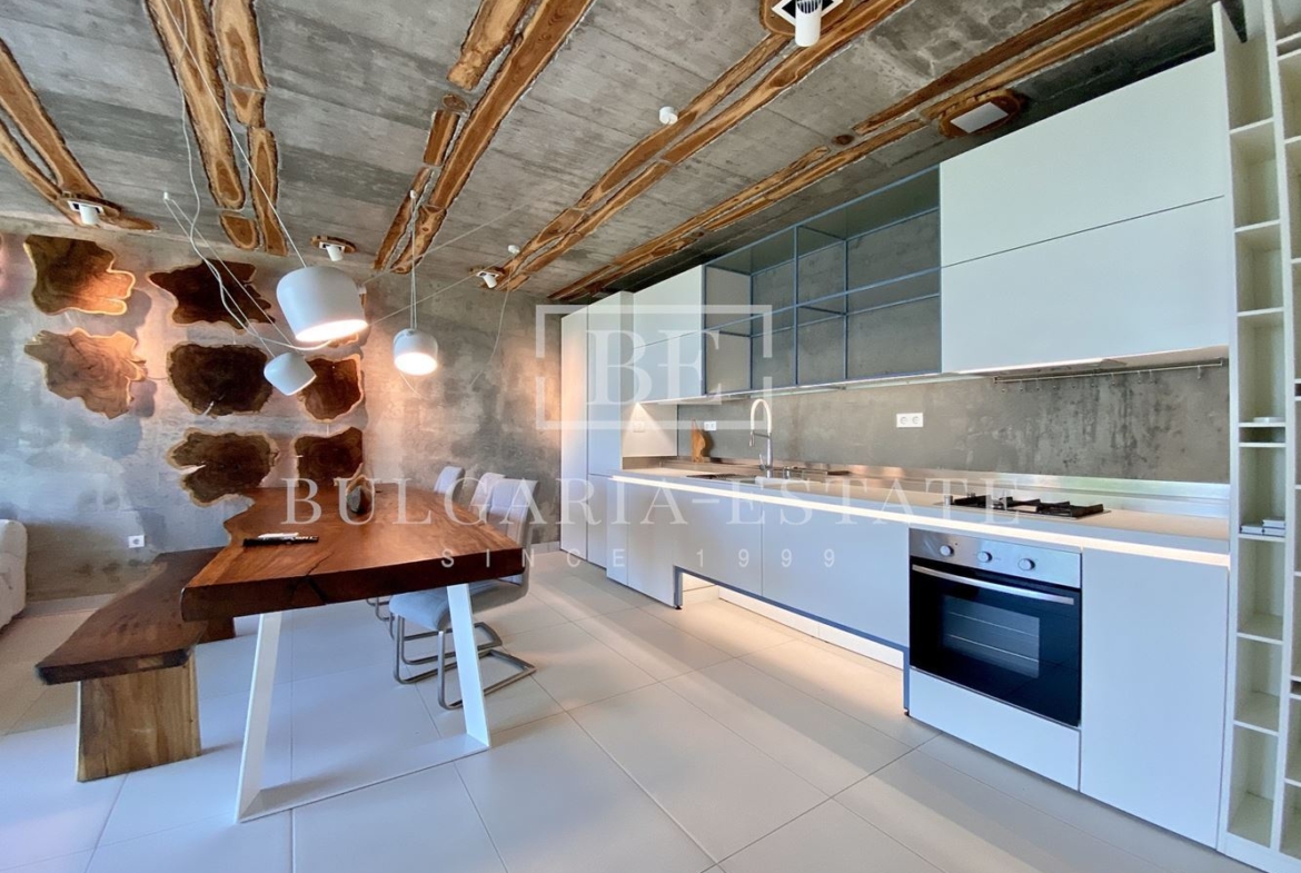 Уникальная трехкомнатная квартира "PURITY" с двориком, вид на море, ул. Николая, г. Варна - 0