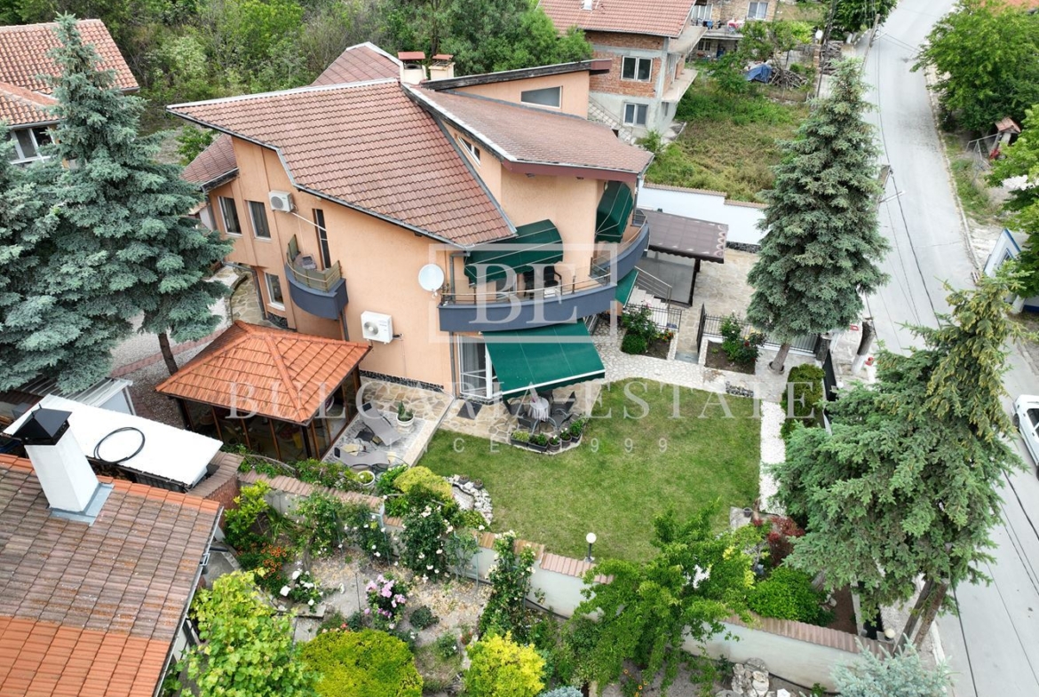 Роскошный дом с двором в деревне Рогачево - всего в 10 минутах от пляжей Албены! - 0