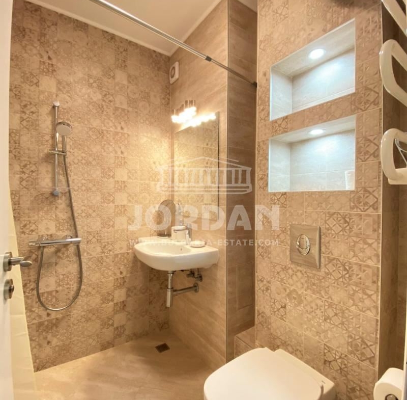 Под наем 4-стаен - Идеален Център 120m² - 0