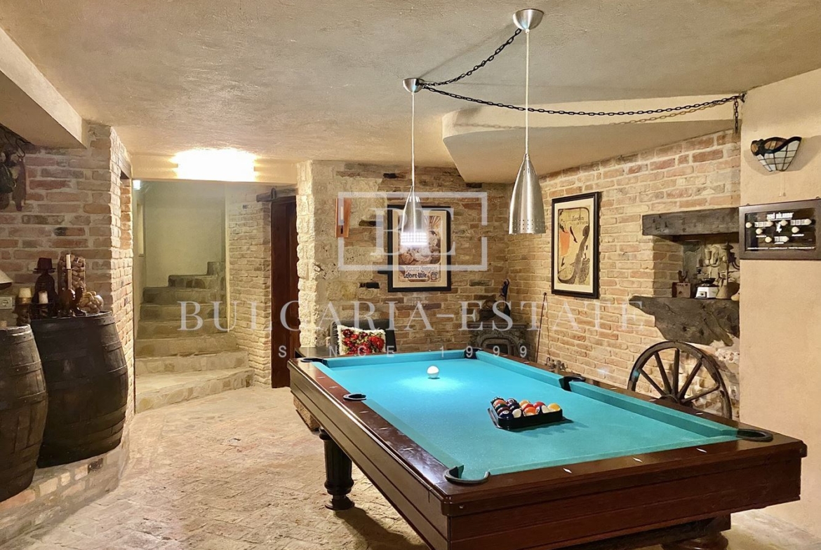 Элитный дом с бассейном, сауной, рядом с пляжем Кабакум, город. 515 кв. м. Площадь этажа, 4 спальни - 0