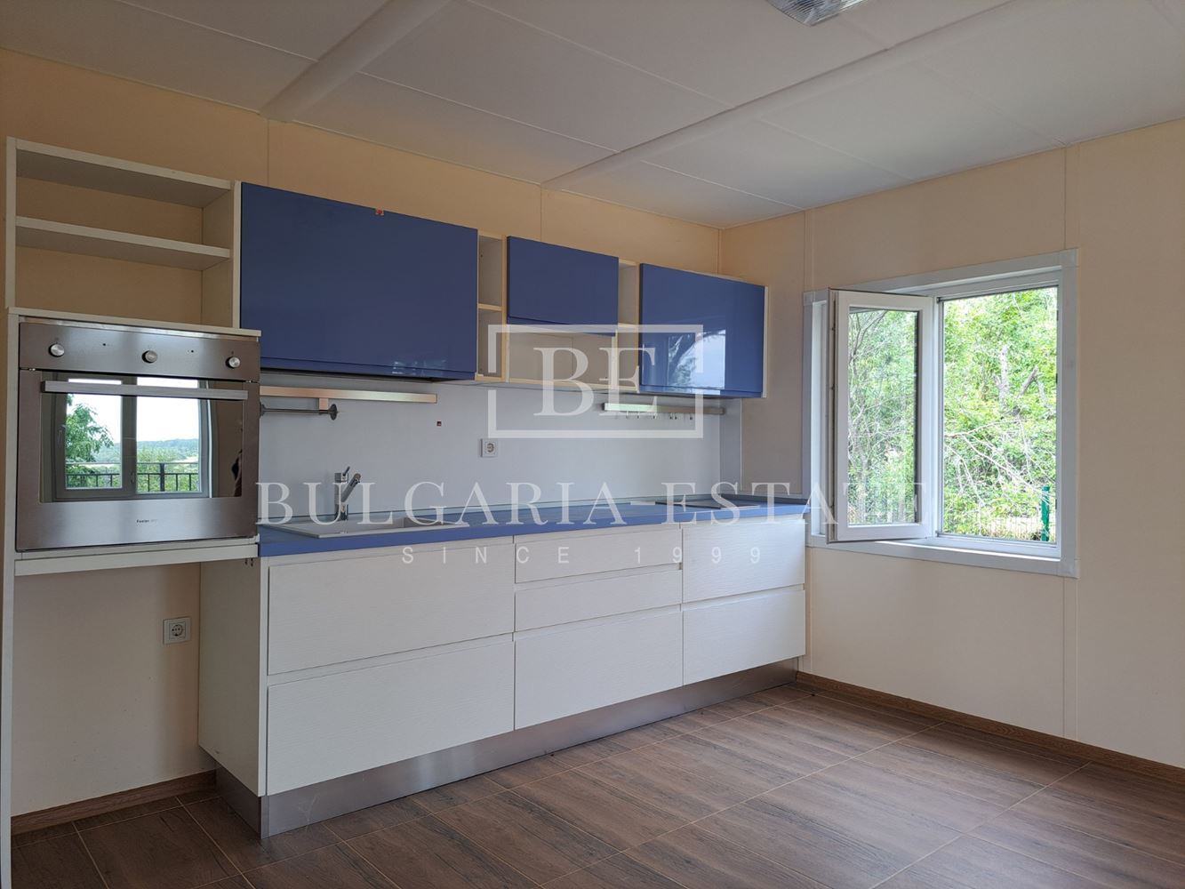 Просторна и модерна къща в село Чайка, община Провадия-0 Просторна и модерна къща в село Чайка, община Провадия - 0