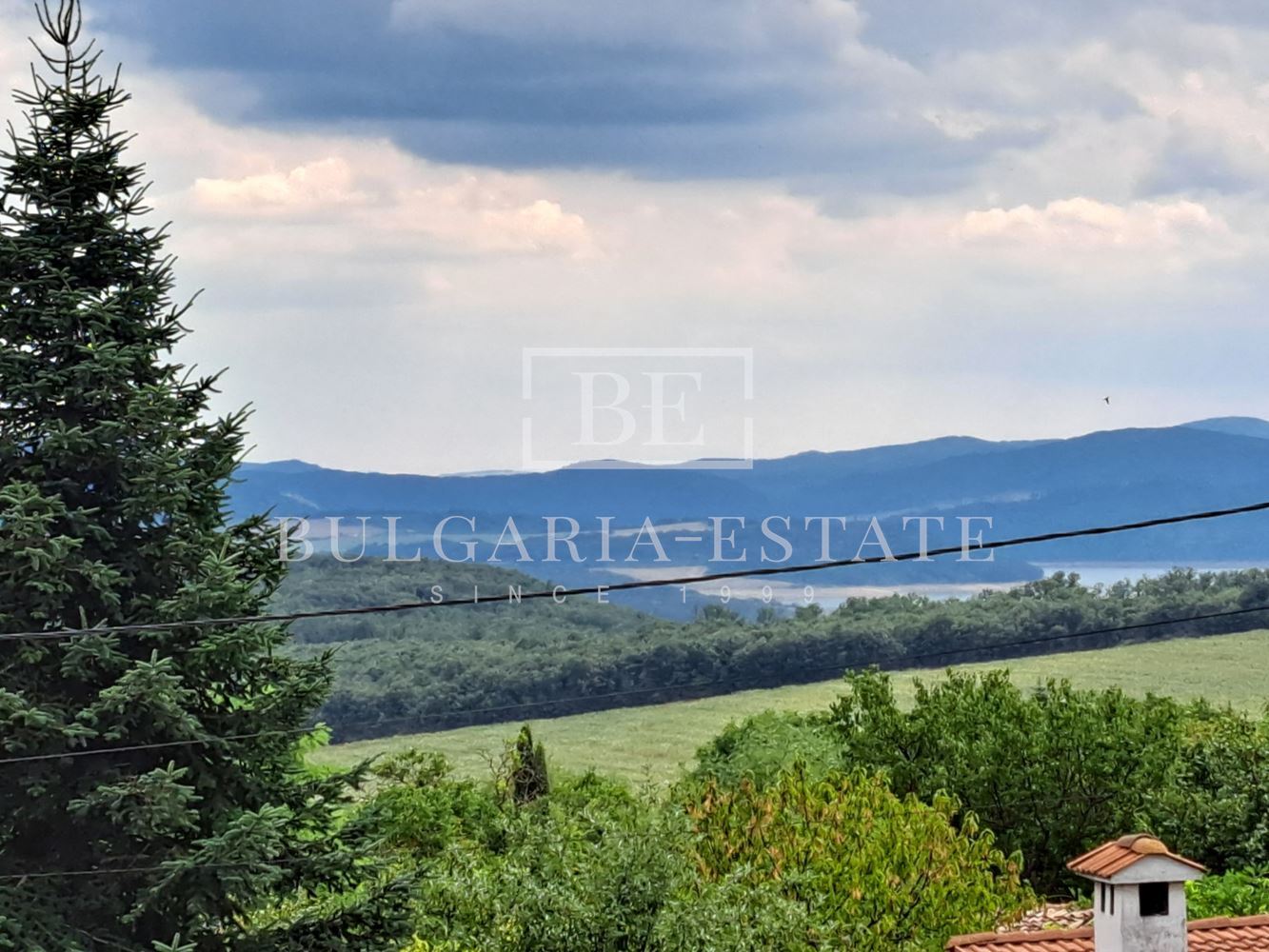 Просторна и модерна къща в село Чайка, община Провадия-0 Просторна и модерна къща в село Чайка, община Провадия - 0