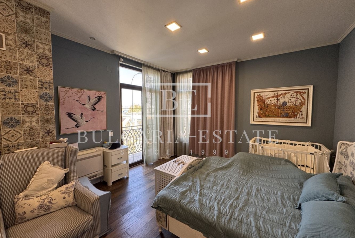 Мезонет с 4 спаплни, 5 минути пеша от Морската Градина, кв. Бриз, 225 кв.м. - 0