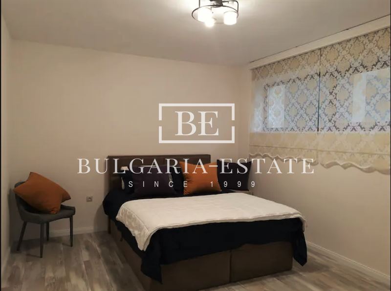 Тристаен на брега на морето - Ален мак - 0