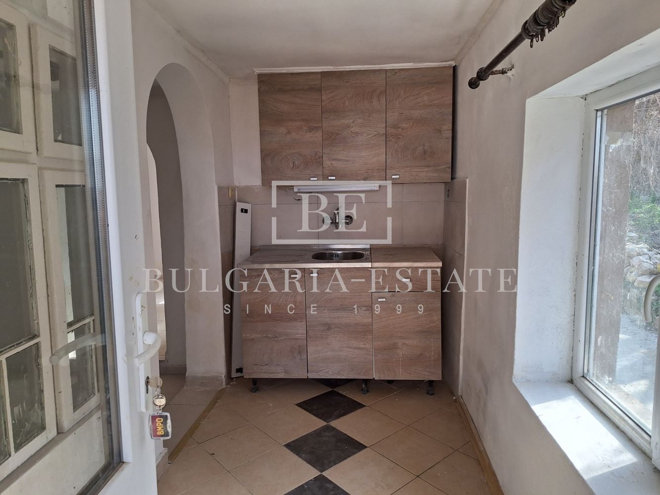 Отремонтированный дом с двором и флигелем в г. Тутракан - отличное расположение! Отремонтированный дом с двором и флигелем в городе. 0