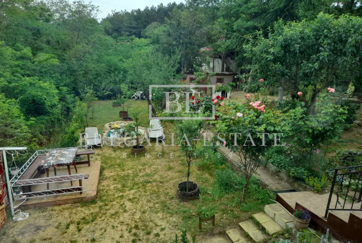 House with a yard of 600 sq.m and two residential levels 300 m from the main road in Trakata - 0