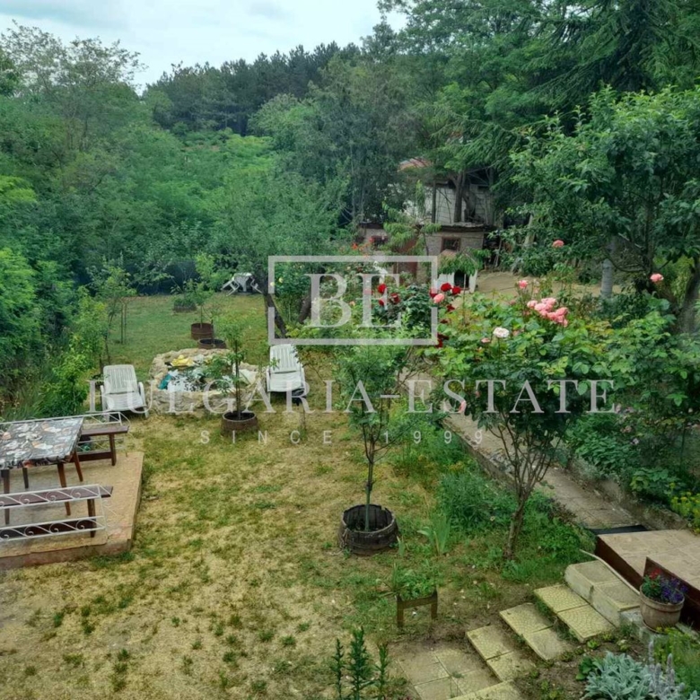 Haus mit einem Hof von 600 qm und zwei Wohnebenen 300 m von der Hauptstraße in Trakata - 0