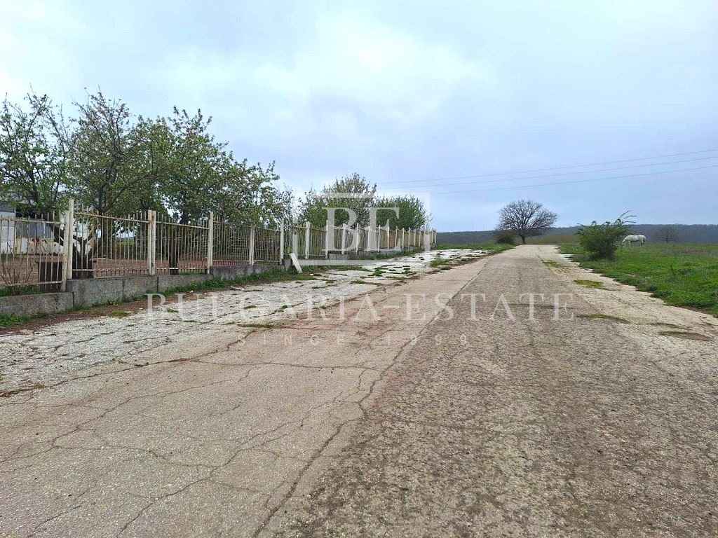 Производствена база в обл.Разград, общ.Лозница ,с.Ловско - 0