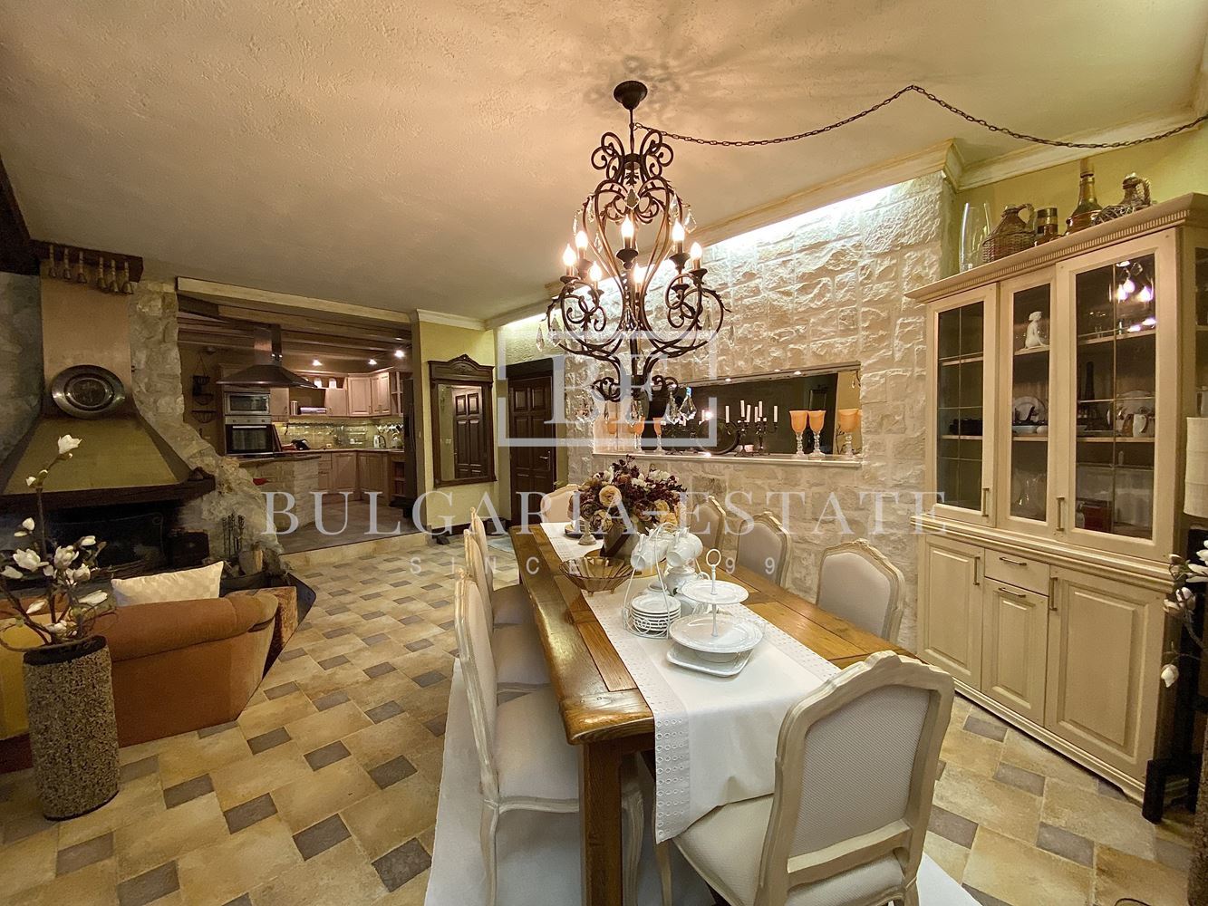 Роскошный дом с бассейном, сауной, рядом с пляжем Кабакум, город. 515 кв. м. 4 спальни Элитный дом с бассейном, сауной, рядом с пляжем Кабакум, город. 515 кв. м. Площадь этажа, 4 спальни - 0