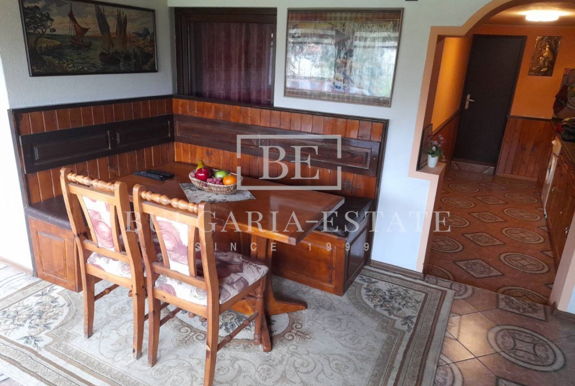 House with a yard of 600 sq.m and two residential levels 300 m from the main road in Trakata - 0